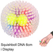  Squishboll DNA 6cm i displ.